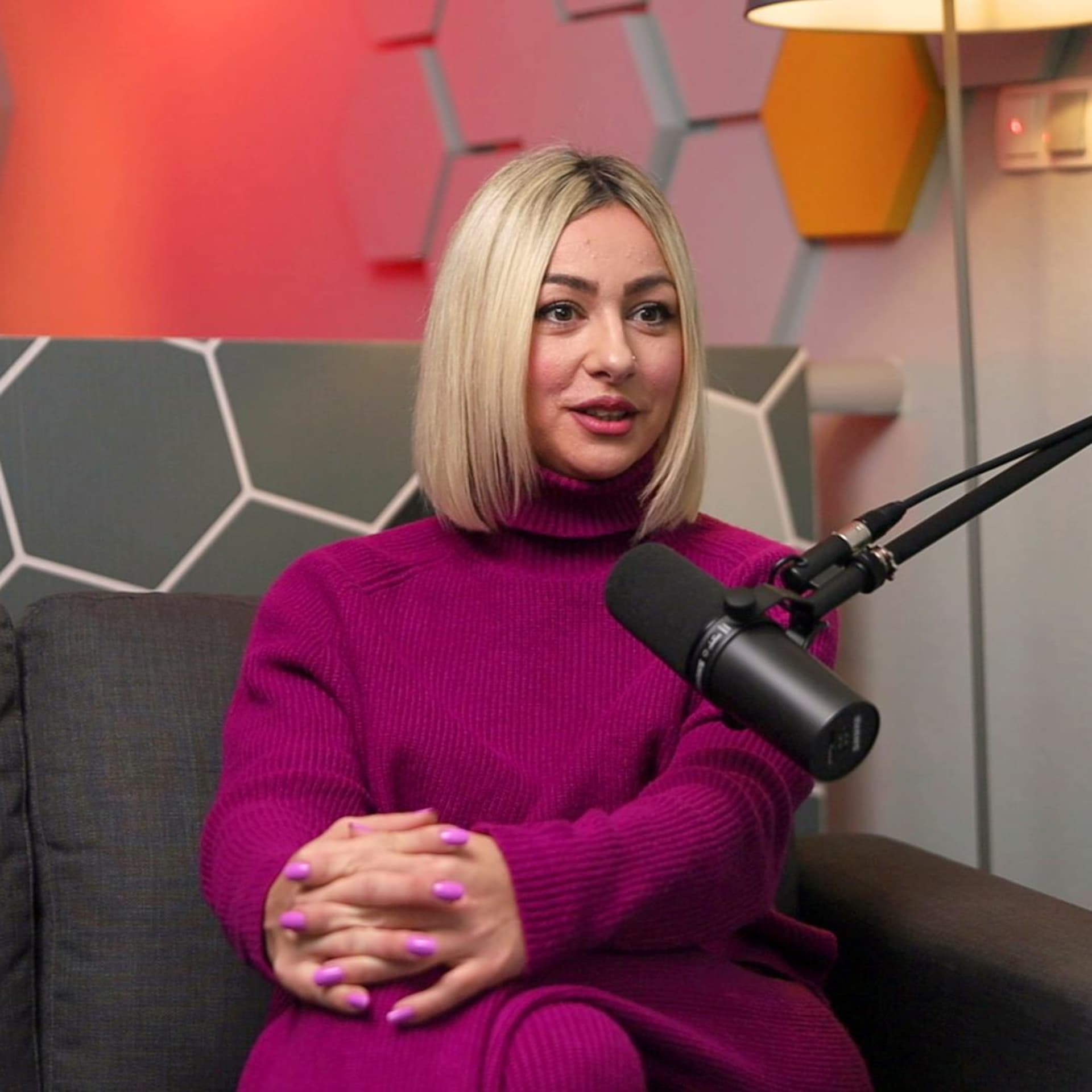 ADELA GOSTO | PODCAST SREDINOM