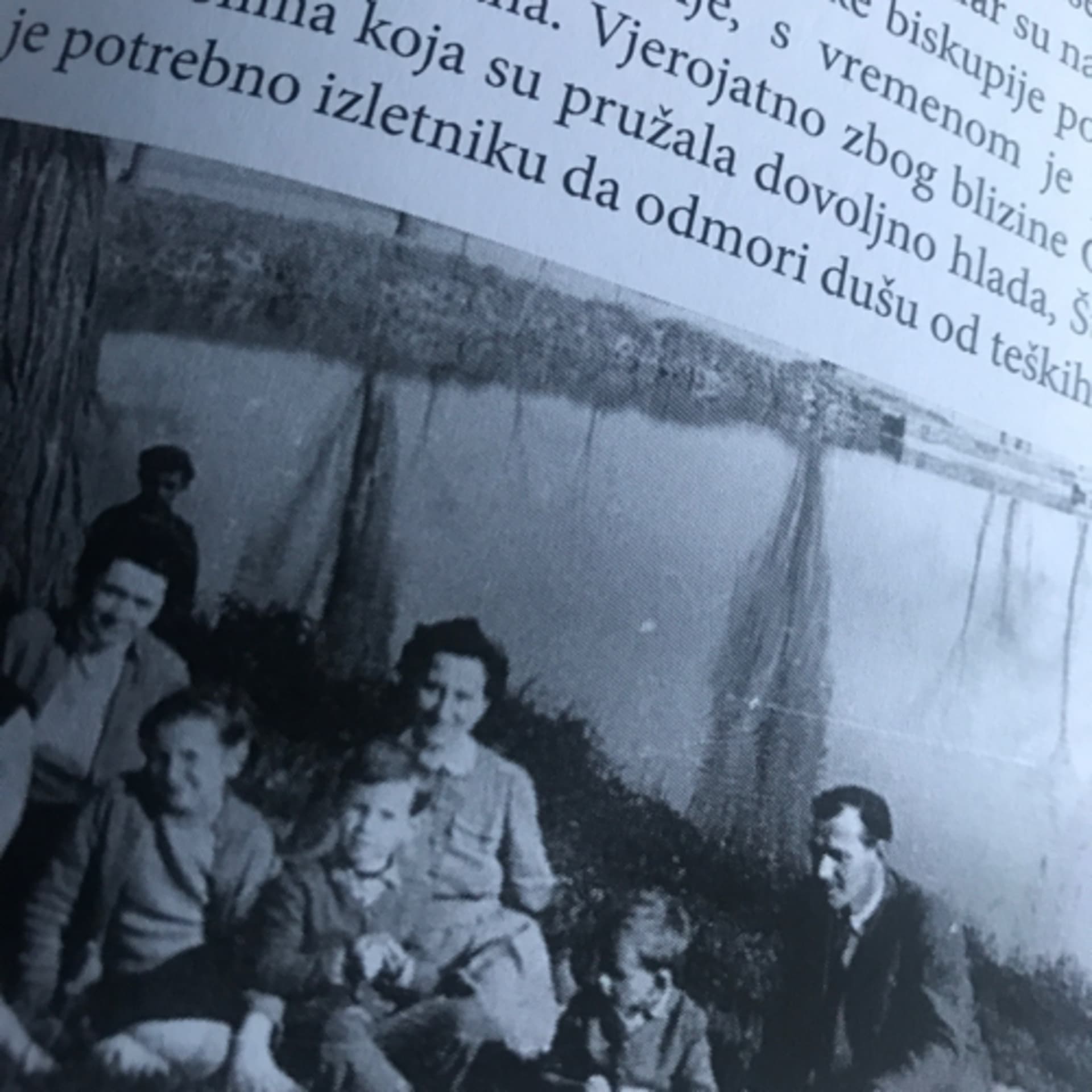 Nigdje nikog osim mene, okašnjelog stoljetnog šetača